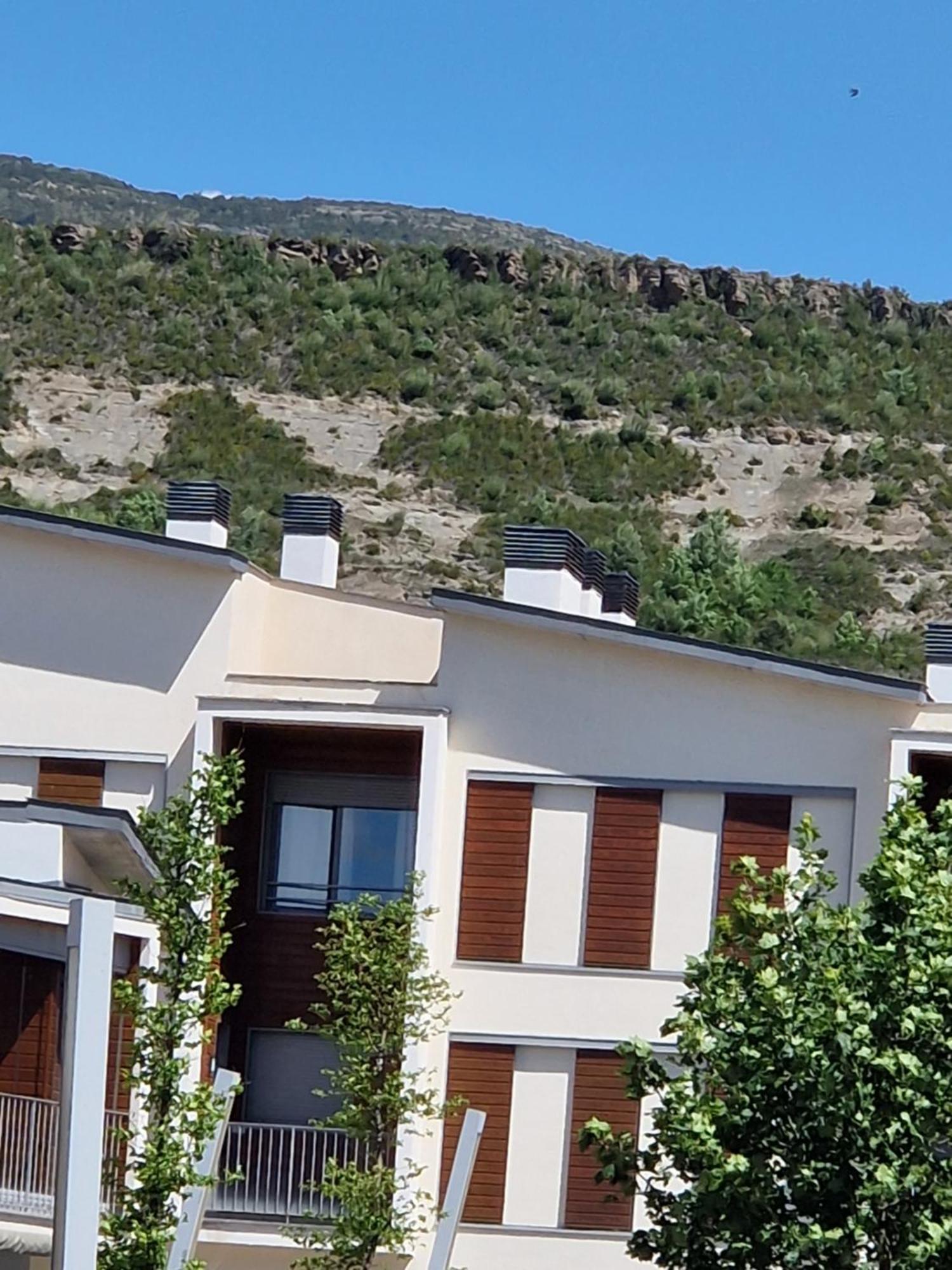 Duplex Gaby Apartment Sabinanigo Ngoại thất bức ảnh